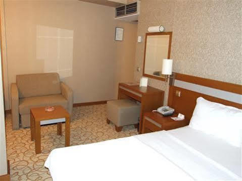 Almer Hotel Balqash Zewnętrze zdjęcie